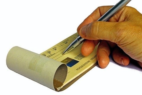 Does A Deposit Cheque Have to Be Presented to Be Returned?